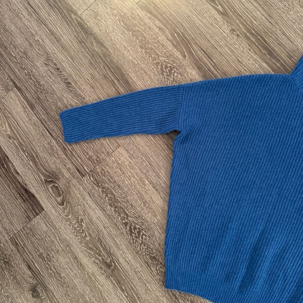 Kinross Cashmere Blue Sweater - Picture 4 of 10
